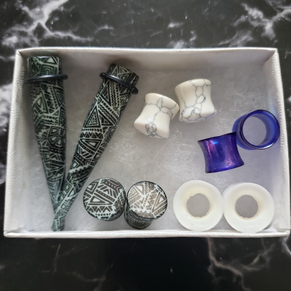 * Gauges, Tapers, Plugs & Tunnels Size 00 g *
